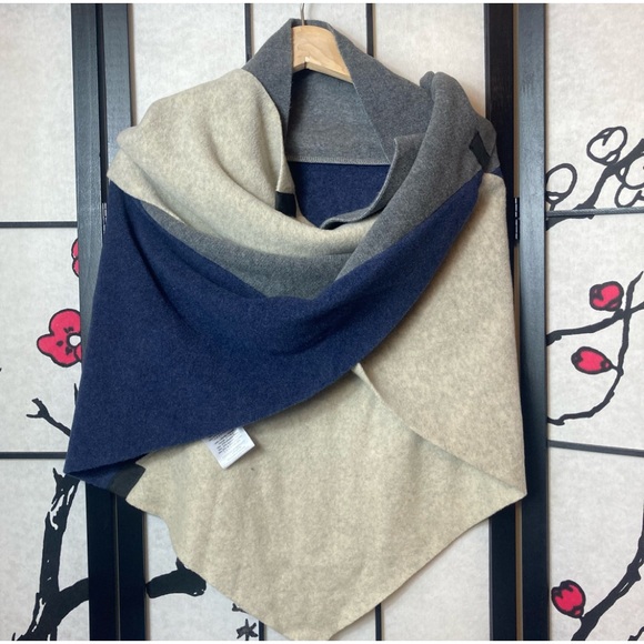 Henriette Steffensen Accessories - 🐲💙 Henriette Stephensen Copenhagen Fleece Color Block Triangle Scarf